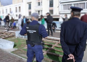30 προσαγωγές και 4 συλλήψεις για παρεμπόριο στο κέντρο της Αθήνας (ΒΙΝΤΕΟ)