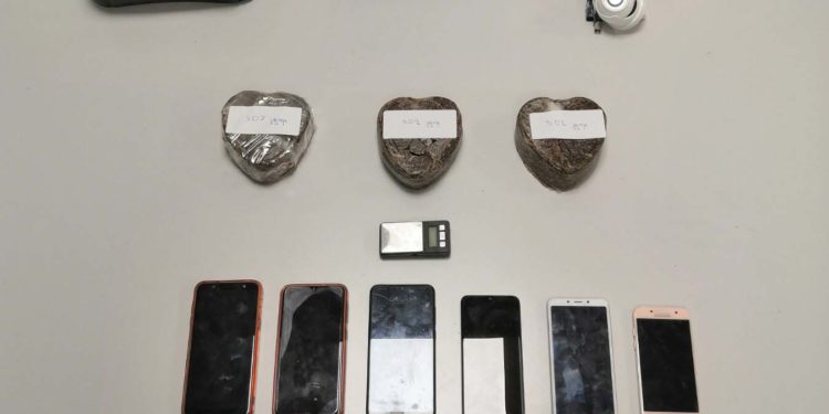 Εξαρθρώθηκε σπείρα που διακινούσε ναρκωτικά