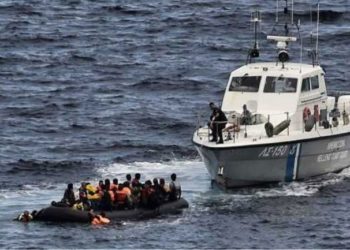 Τουλάχιστον 225 πρόσφυγες διασώθηκαν το τελευταίο 24ωρο από το Λιμενικό – Άλλοι 210 αποβιβάστηκαν σε διάφορα νησιά