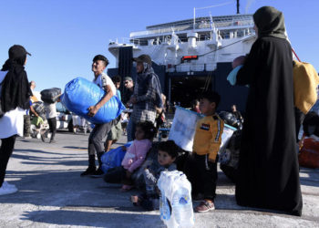 Στο λιμάνι του Πειραιά με το «Διαγόρας» 367 πρόσφυγες από τη Μυτιλήνη