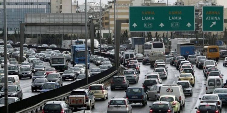 Καραμπόλα και μποτιλιάρισμα στον Κηφισό