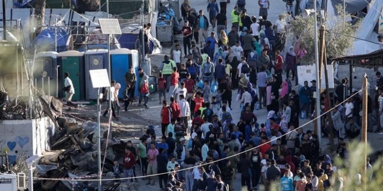 Τη δημιουργία κέντρων κλειστού τύπου στο Αιγαίο σχεδιάζει η κυβέρνηση