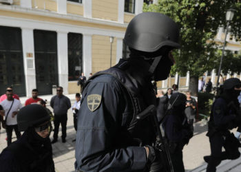 Επεισόδια στα δικαστήρια της Ευελπίδων όπου απολογούνταν μέλη της Επαναστατικής Αυτοάμυνας