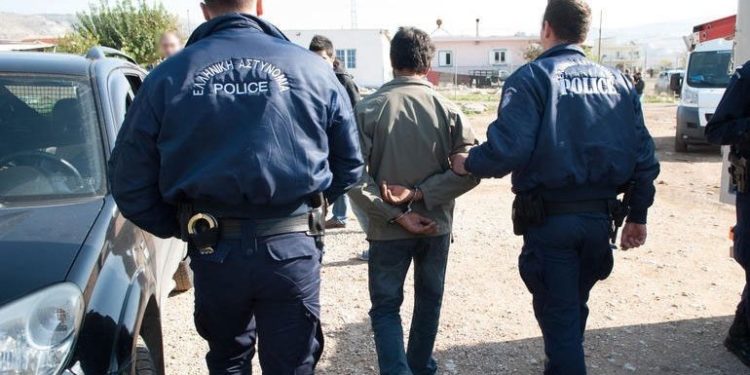 Συνελήφθησαν 19 άτομα σε αστυνομική επιχείρηση στη Θεσσαλονίκη