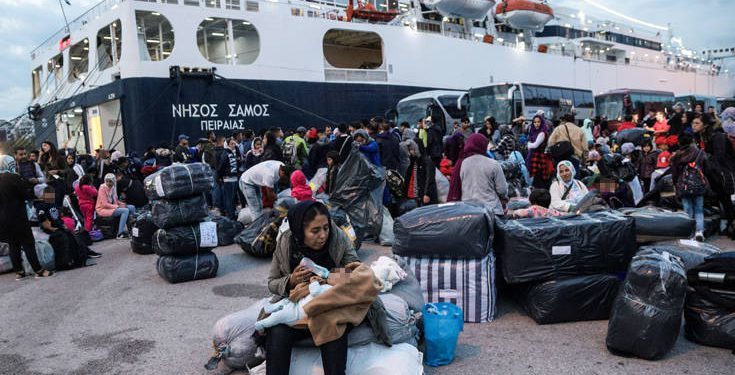 Με 142 πρόσφυγες από Μυτιλήνη και Χίο κατέπλευσε στον Πειραιά το «Nήσος Σάμος»