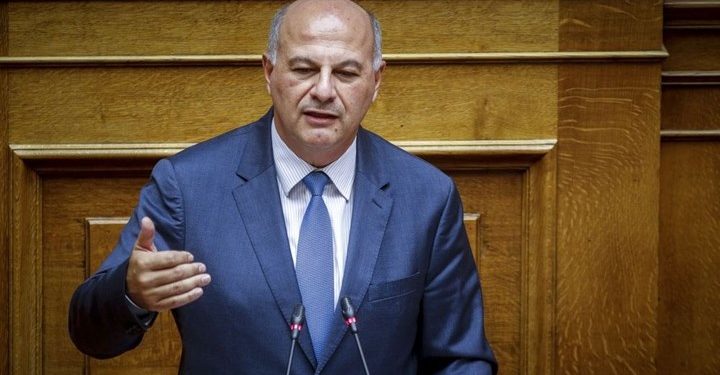 Κ. Τσιάρας: Αποσύρει την τροπολογία για την φυλάκιση στην καθύβριση των θείων