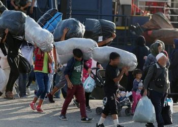 Στο λιμάνι του Πειραιά με το πλοίο «Διαγόρας» 347 πρόσφυγες από Μυτιλήνη και Χίο