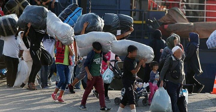 Στο λιμάνι του Πειραιά με το πλοίο «Διαγόρας» 347 πρόσφυγες από Μυτιλήνη και Χίο