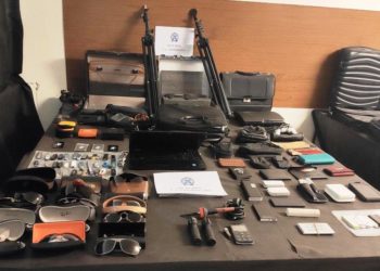 Επ’ αυτοφώρω σύλληψη ηλικιωμένου που κατηγορείται για κλοπές από αυτοκίνητα στη βορειανατολική Αττική