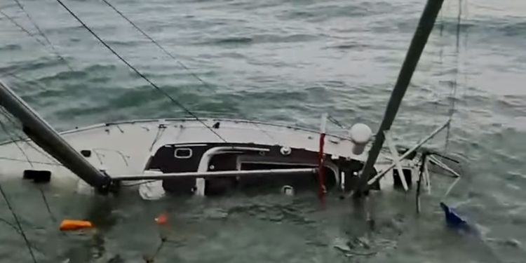 Σκάφος βυθίστηκε στη Λευκάδα (ΦΩΤΟ)