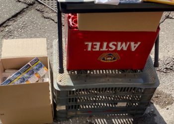 Πέταξαν μπουκάλια σε αστυνομικούς που έλεγχαν για λαθραία τσιγάρα