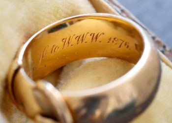 Βρέθηκε το κλεμμένο δαχτυλίδι του Όσκαρ Ουάιλντ με την αφιέρωση στα αρχαία ελληνικά