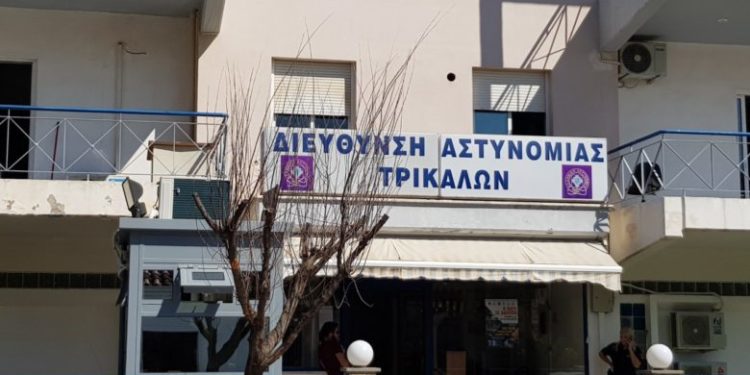 Επιθέσεις κατά αστυνομικών στα Τρίκαλα