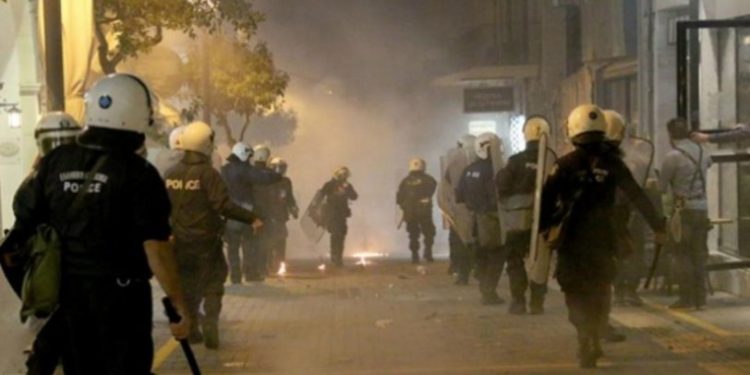 Δεκαέξι συλλήψεις στο “ραντεβού για ξύλο” μεταξύ οπαδών στου Ζωγράφου