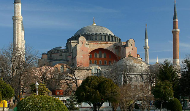 Γενί Σαφάκ: Δικαστήριο μπορεί να μετατρέψει την Αγία Σοφία σε τζαμί