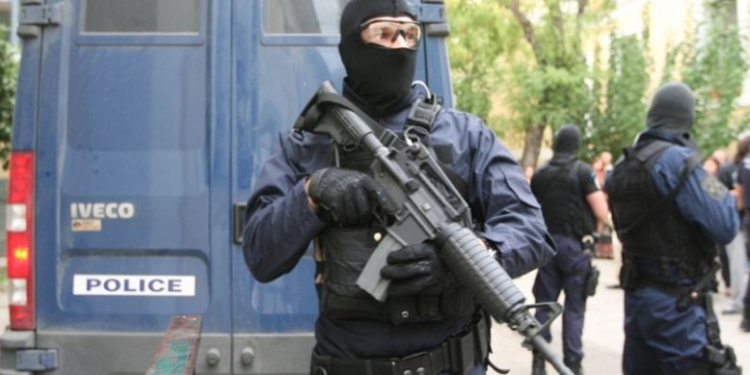 Στο στόχαστρο της Αντιτρομοκρατικής η “Επαναστατική Αυτοάμυνα”