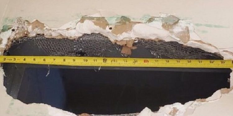 Κινηματογραφική απόδραση: Άνοιξαν τρύπα 55 εκατοστών στην τουαλέτα της φυλακής