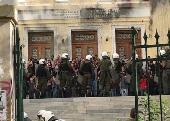 Η ανακοίνωση της ΓΑΔΑ σχετικά με τα επεισόδια στην ΑΣΟΕΕ – Μία σύλληψη