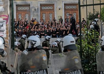 Προφυλακιστέοι οι δύο συλληφθέντες για την «Επαναστατική Αυτοάμυνα» – Τι είπαν στις απολογίες