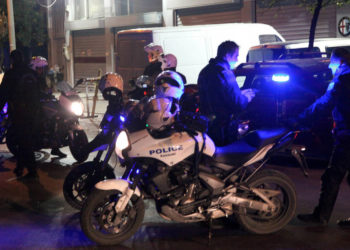 Λαμία: Είδε την κλέφτρα να φοράει το μενταγιόν της κατάκοιτης μητέρας της