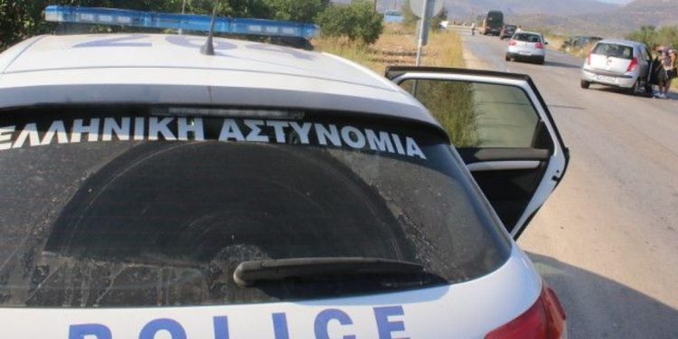 Συνελήφθησαν δύο άτομα για παράνομη διακίνηση αλλοδαπών