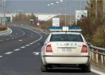 Θεσσαλονίκη: Μετέφερε παράτυπους μετανάστες – Έσπασε ακόμη και μπάρες διοδιών πριν συλληφθεί