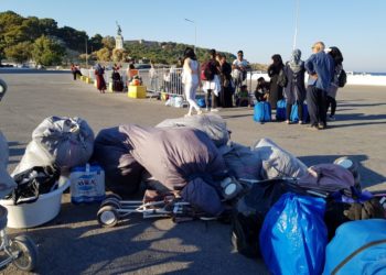Λέρος: Με κινητοποιήσεις απειλούν οι κάτοικοι λόγω του μεγάλου αριθμού προσφύγων και μεταναστών που φιλοξενούνται στο νησί