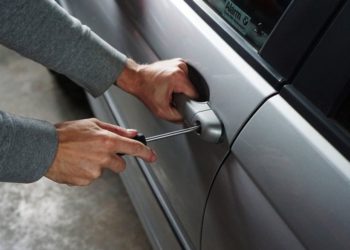 Με ηλεκτρονικό «αντικλείδι» άνοιγαν σταθμευμένα αυτοκίνητα σε σταθμούς εξυπηρέτησης αυτοκινητιστών    