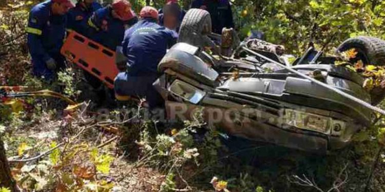 Αυτοκίνητο έπεσε σε χαράδρα στη Μακρακώμη – Στο νοσοκομείο δύο ηλικιωμένοι