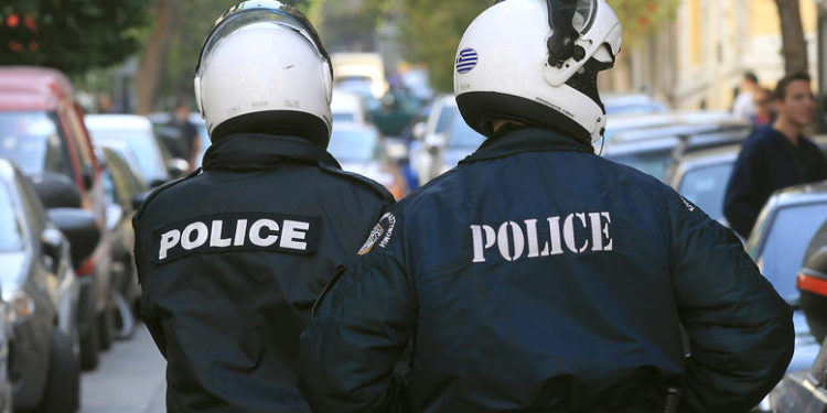 Για ασέλγεια, αρπαγή, πορνογραφία ανηλίκων και παράνομη κατακράτηση σε βάρος ανήλικου ομοεθνή τους συνελήφθησαν δύο αλλοδαποί