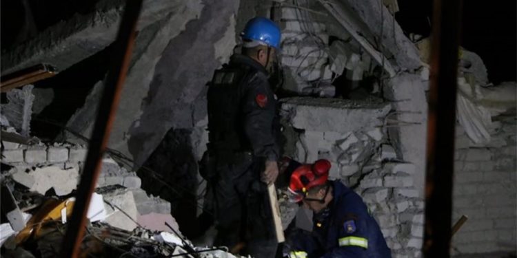 Σε εξέλιξη οι επιχειρήσεις έρευνας και διάσωσης της ΕΜΑΚ στην Αλβανία