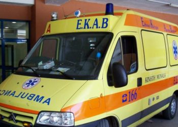 Οδηγούσε στο αντίθετο ρεύμα και «έστειλε» στο νοσοκομείο μητέρα και κόρη