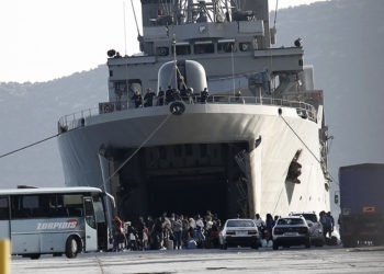 Με αρματαγωγά από τη Μόρια στην Ελευσίνα 795 αιτούντες άσυλο