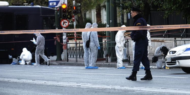 Ταυτοποιήθηκαν τα “Καλάσνικοφ” της “Επαναστατικής Αυτοάμυνας”