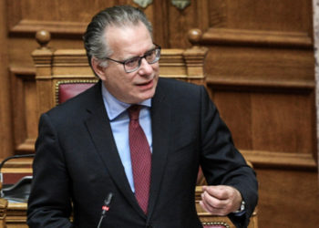 Κουμουτσάκος προς Γκράντι: Η Ελλάδα βρίσκεται στα όριά της για το μεταναστευτικό