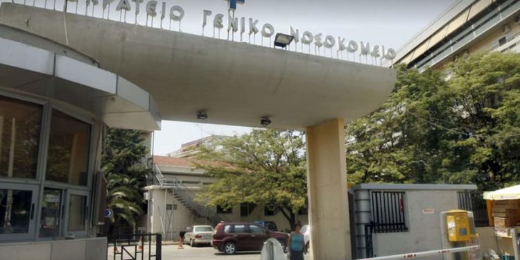 «Πυρά» κατά των γιατρών από τους συγγενείς της λεχώνας που χαροπαλεύει στη Θεσσαλονίκη