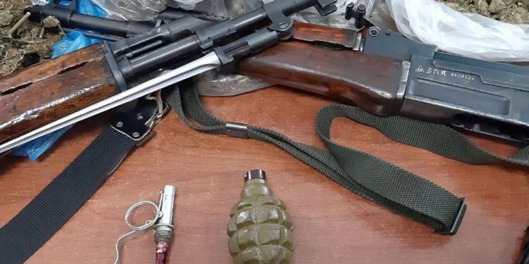 Απολογείται για τα 5 κιλά χασίς και τα Καλάσνικοφ