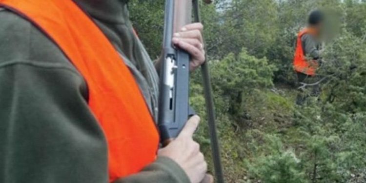 Ελεύθεροι οι δύο κυνηγοί για τον θάνατο του γαμπρού τους ύστερα από εκπυρσοκρότηση καραμπίνας