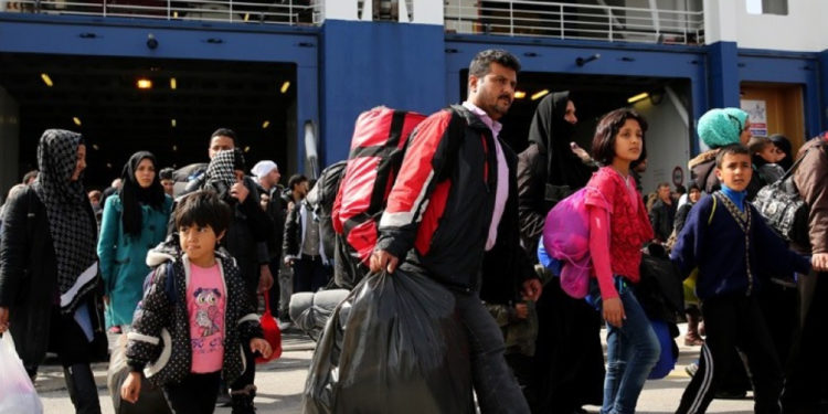 Νέες αφίξεις προσφύγων στον Πειραιά από νησιά του Αιγαίου