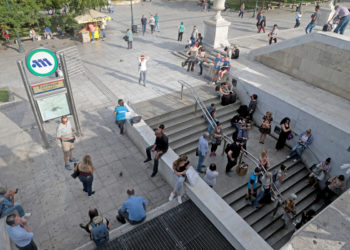 Άνοιξαν οι σταθμοί του Μετρό