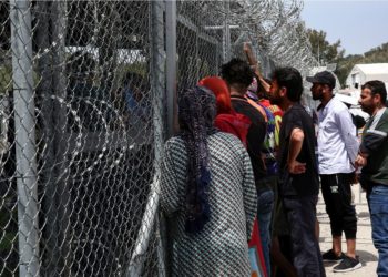 Στον εισαγγελέα διαβιβάζει η Υπηρεσία Ασύλου καταγγελίες για διερμηνείς που ζητούν χρήματα από πρόσφυγες