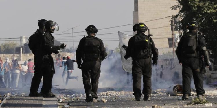 Κατηγορίες απαγγέλθηκαν εναντίον αστυνομικού η οποία πυροβόλησε με πλαστική σφαίρα Παλαιστίνιο «για να διασκεδάσει»