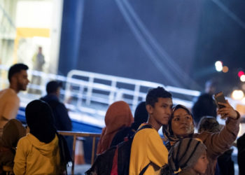 Στο λιμάνι του Πειραιά κατέπλευσαν δύο πλοία με πρόσφυγες από νησιά του ανατολικού Αιγαίου