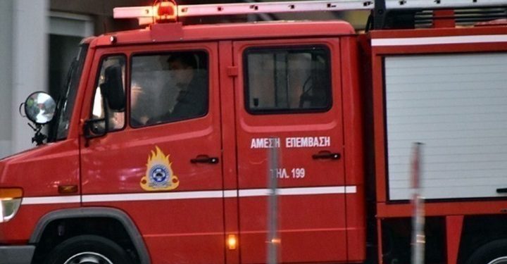 Φωτιά σε διαμέρισμα στου Ζωγράφου – Χωρίς τις αισθήσεις της εντοπίστηκε ηλικιωμένη (ΦΩΤΟ)