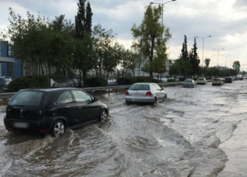 Προβλήματα στην κυκλοφορία λόγω πλημμύρας