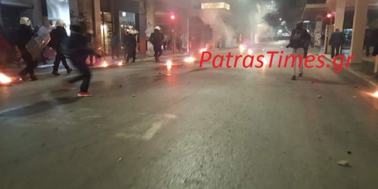 Πάτρα: Επεισόδια με βόμβες μολότοφ και δακρυγόνα