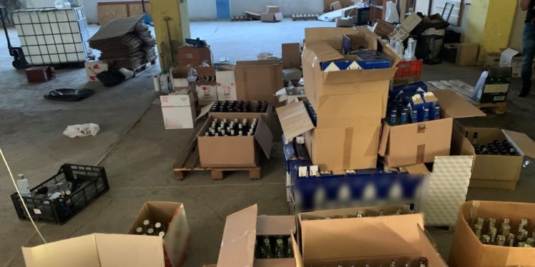 Ποτά «μπόμπες» παρασκεύαζε κύκλωμα σε παράνομο εργαστήρι στη Θεσσαλονίκη