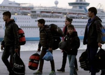 Στο λιμάνι του Πειραιά φτάνουν σήμερα 72 μετανάστες από νησιά του Αιγαίου