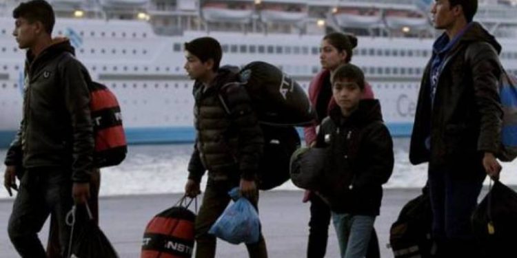 Στο λιμάνι του Πειραιά φτάνουν σήμερα 72 μετανάστες από νησιά του Αιγαίου