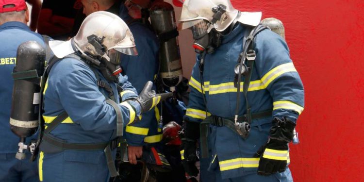 Πυρκαγιά σε διώροφο κτίριο στην Κυψέλη